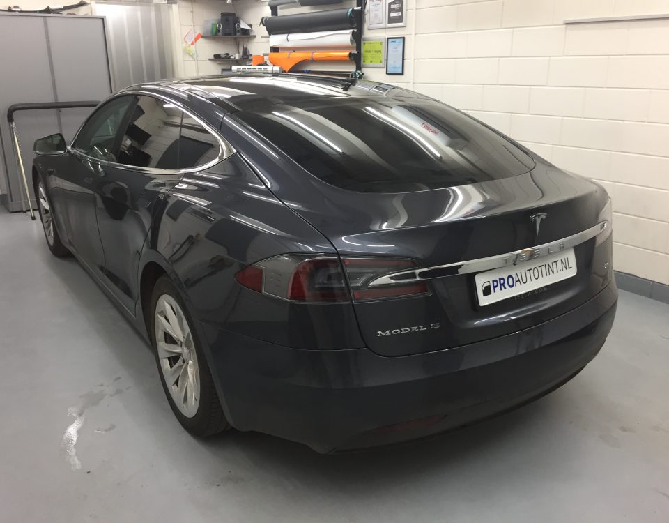 Tesla Model S ramen blinderen
