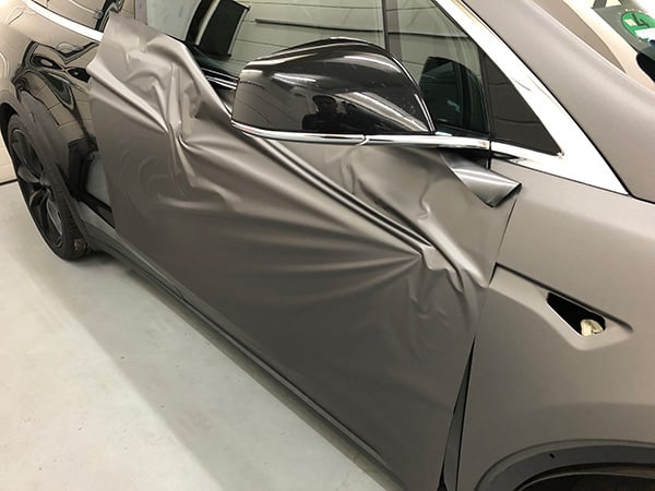Tesla model x wrappen mat grijs