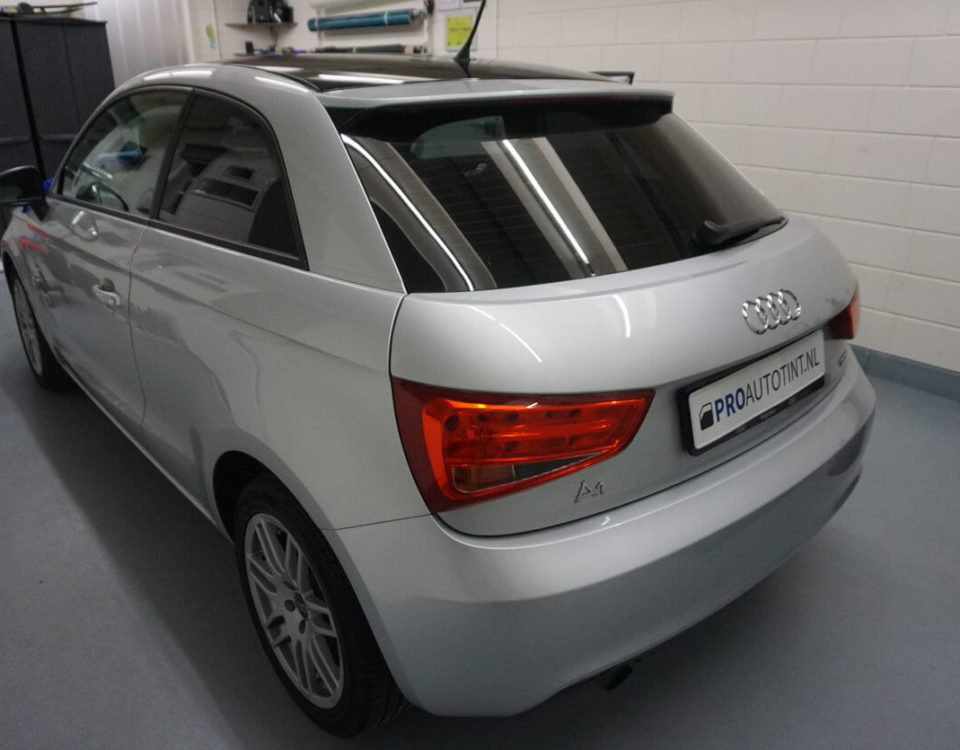 Audi A1 two tone grijs getint