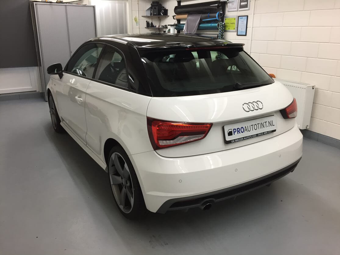 Audi A1 two tone wit getint