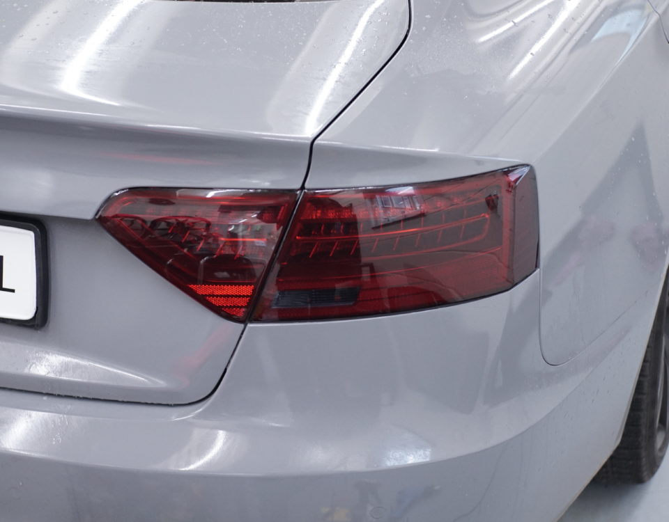Audi A5 Nardo Grey en lampen smoken