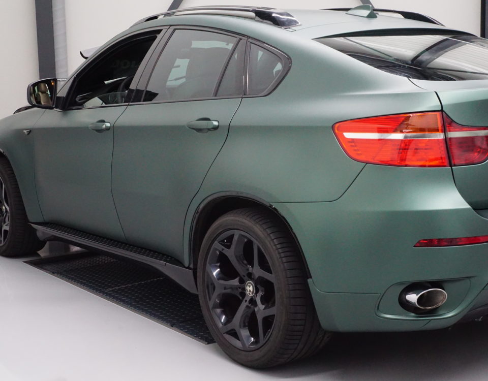 BMW X6 mat groene metallic