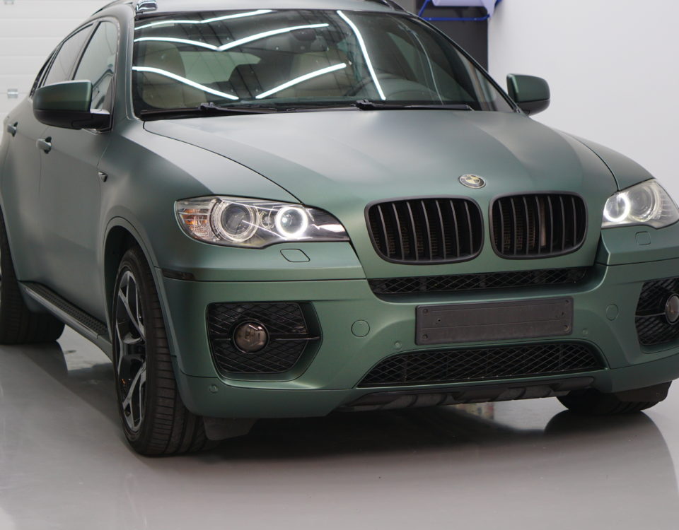 BMW X6 mat groene metallic