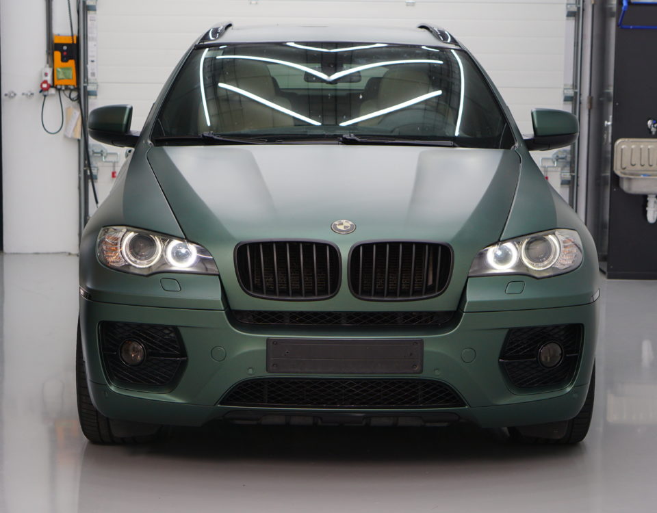 BMW X6 mat groene metallic