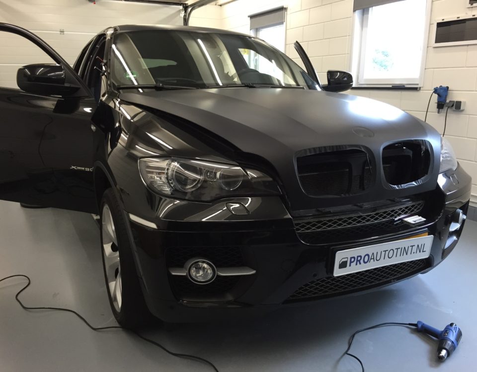 BMW X6 mat zwart