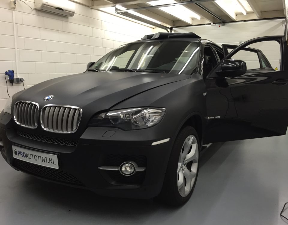 BMW X6 mat zwart