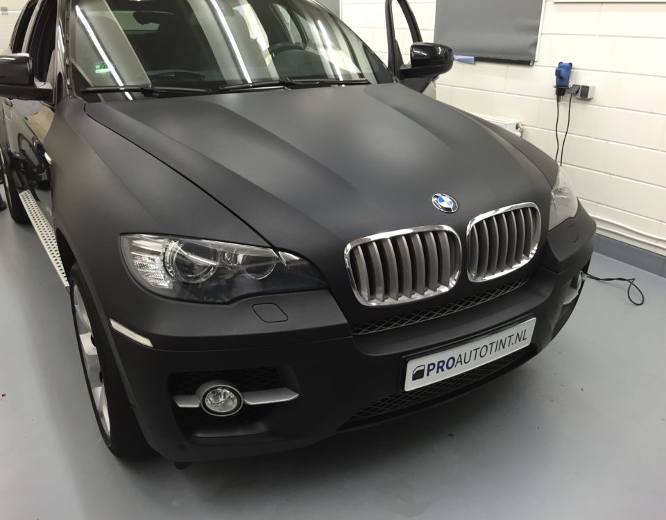 BMW X6 mat zwart