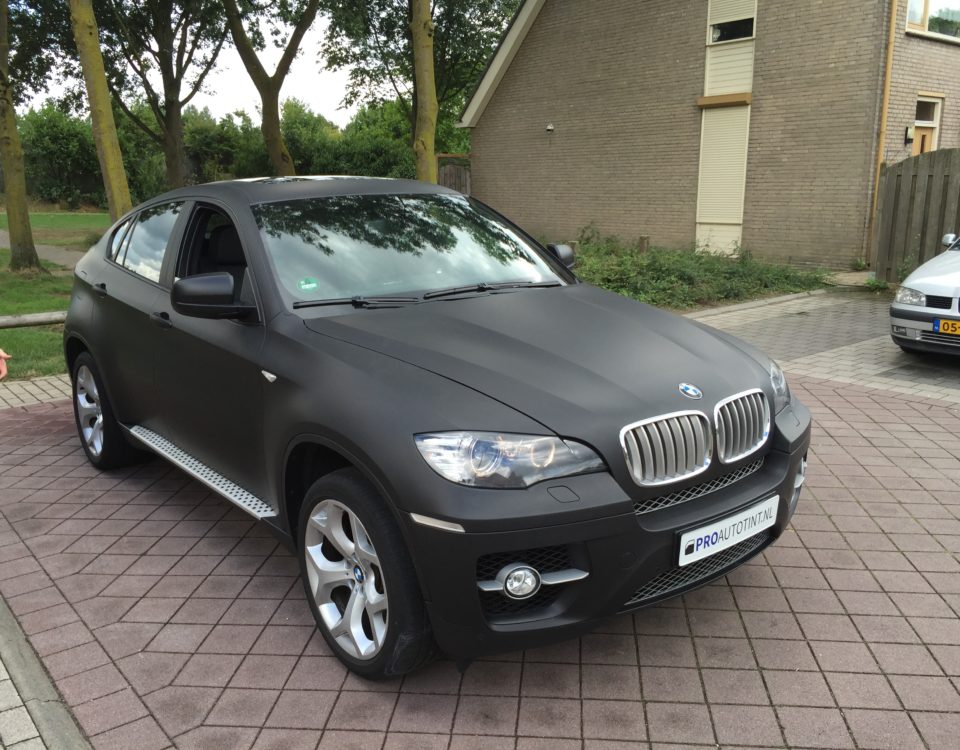 BMW X6 mat zwart
