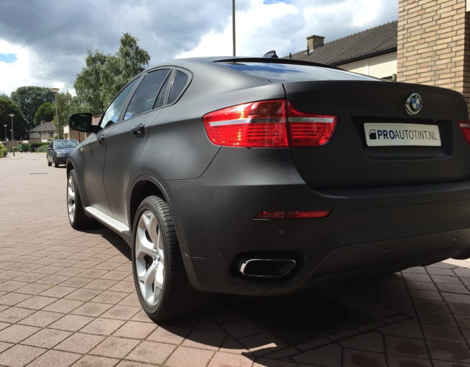 BMW X6 mat zwart