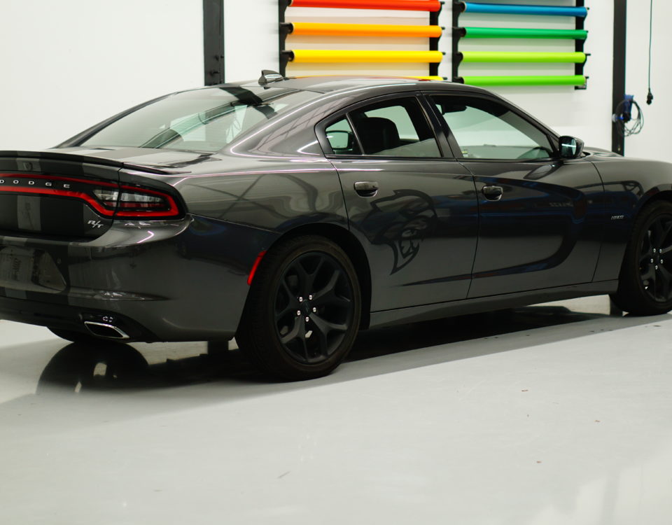 Dodge Charger wrap satijn parelmoer wit