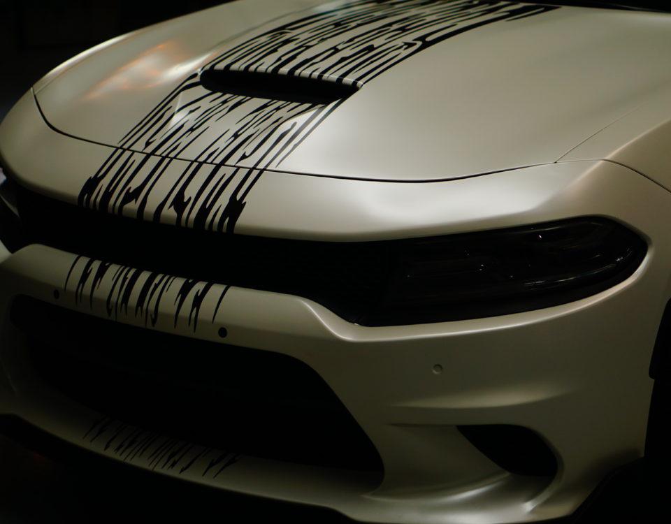 Dodge Charger wrap satijn parelmoer wit