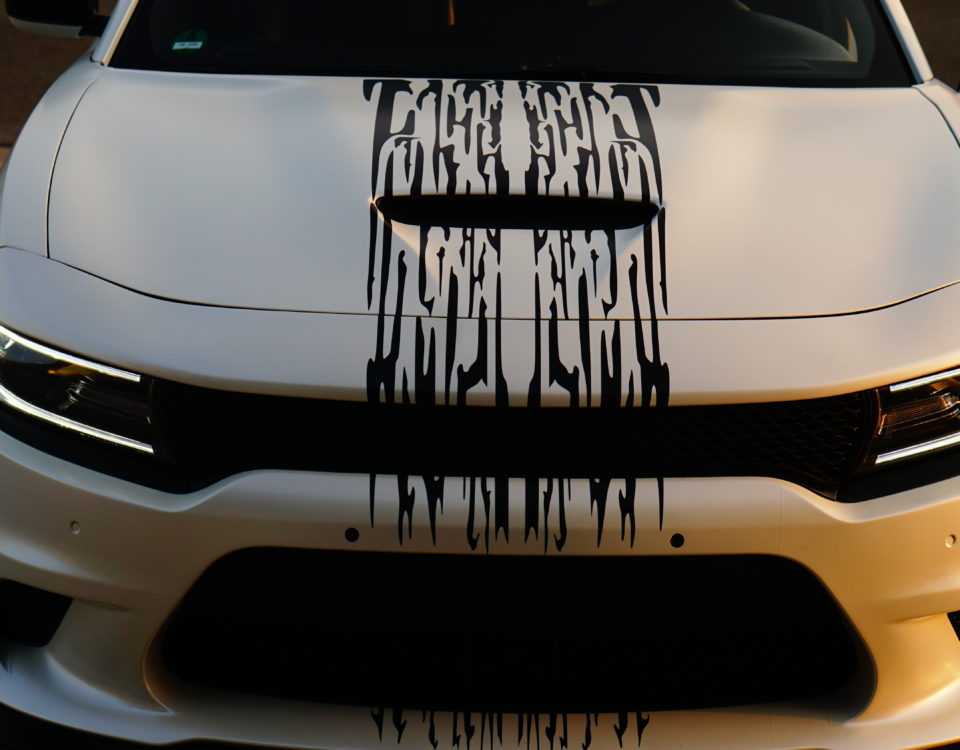 Dodge Charger wrap satijn parelmoer wit