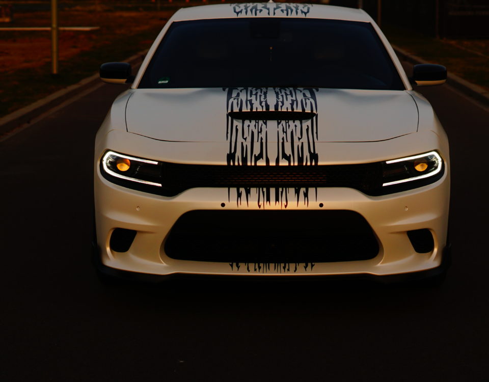 Dodge Charger wrap satijn parelmoer wit