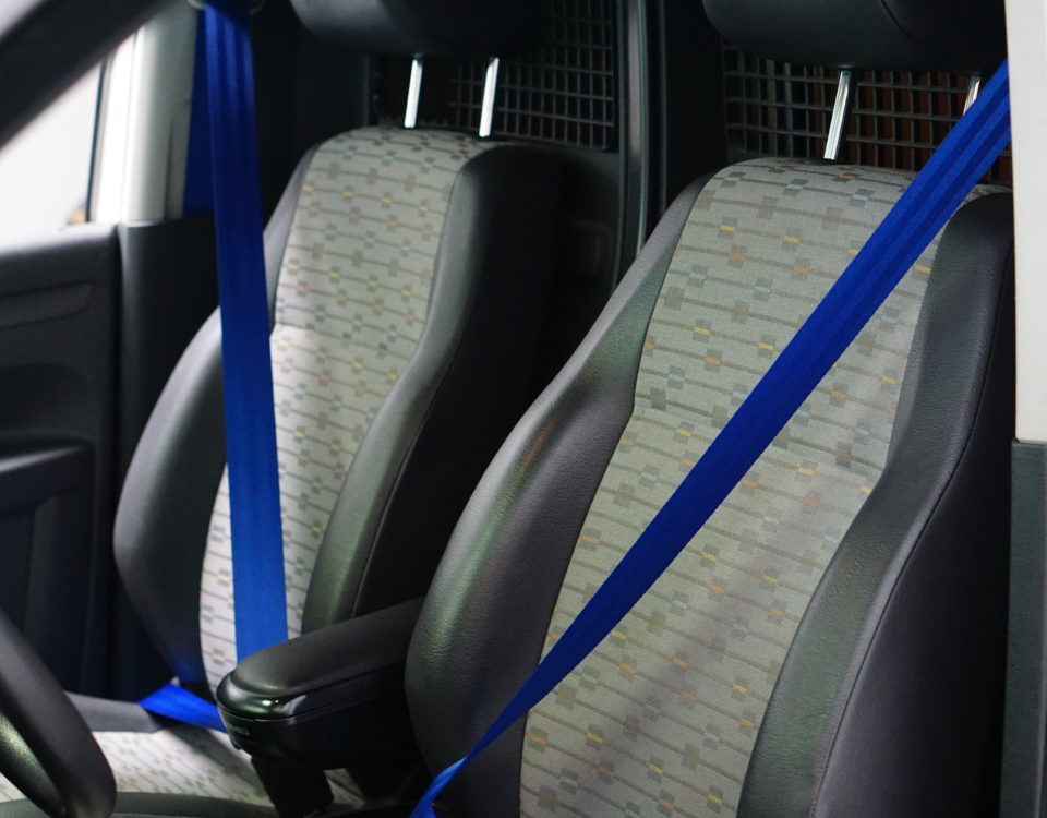 Volkswagen Caddy blauwe gordels