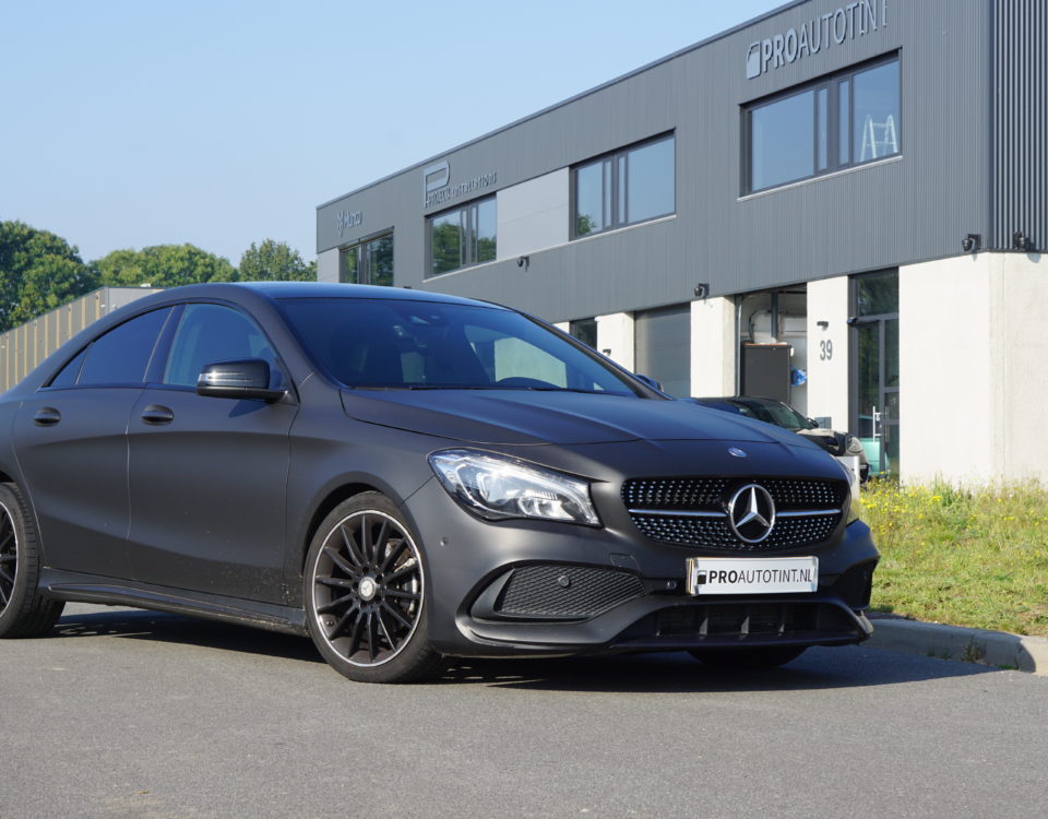 Mercedes CLA matzwart