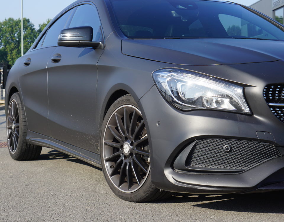 Mercedes CLA matzwart