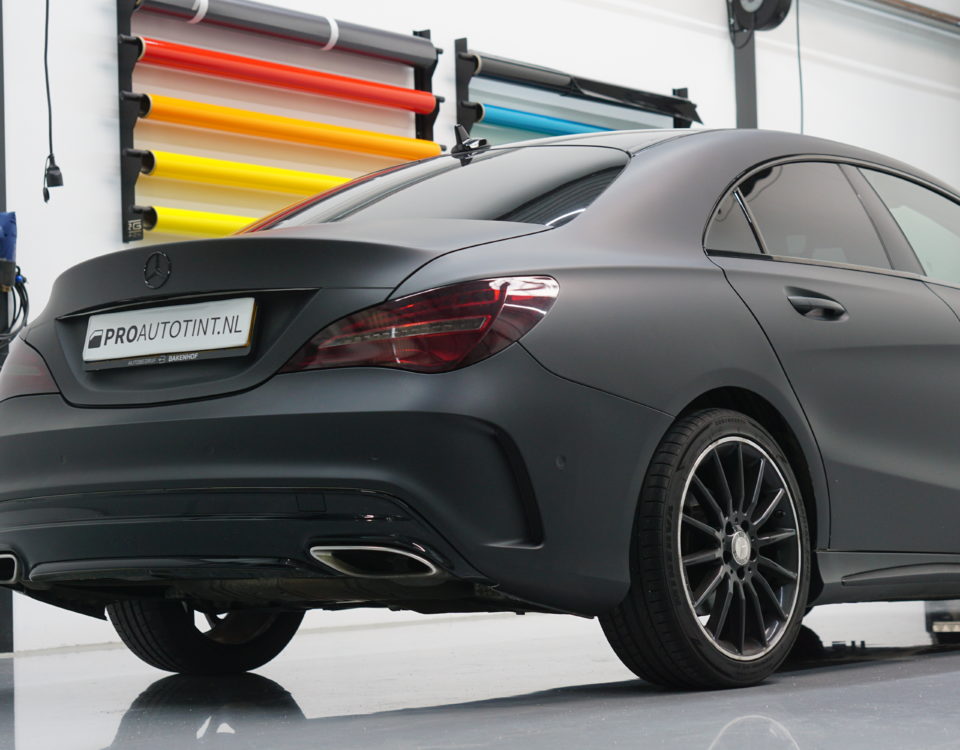 Mercedes CLA matzwart