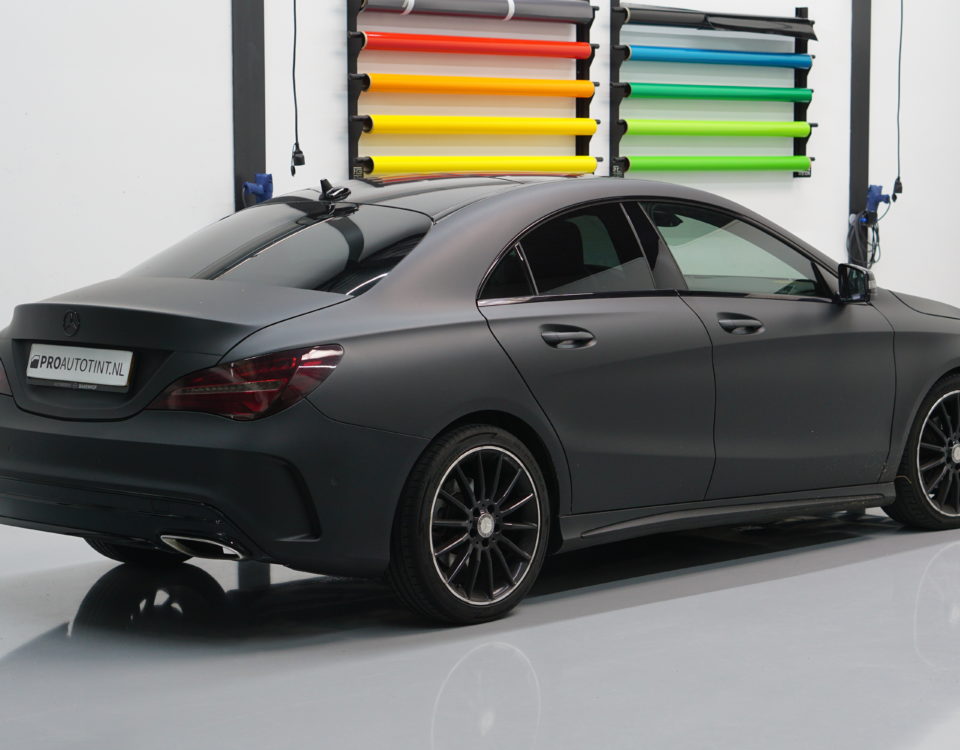 Mercedes CLA matzwart