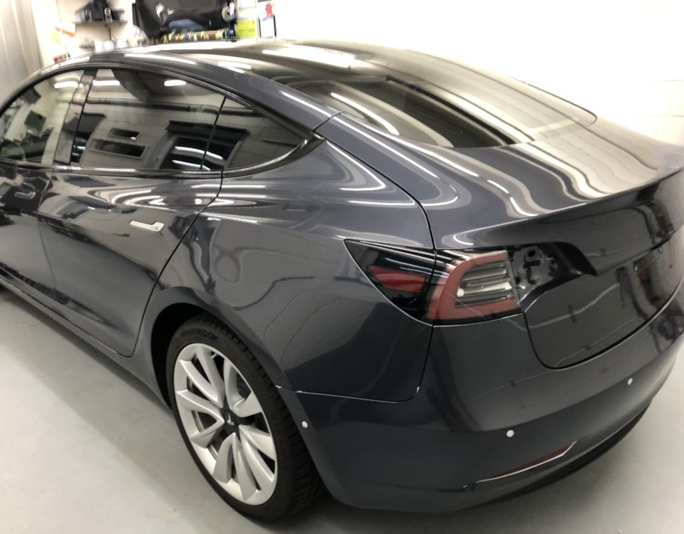 Tesla Model 3 glosse grey wrap